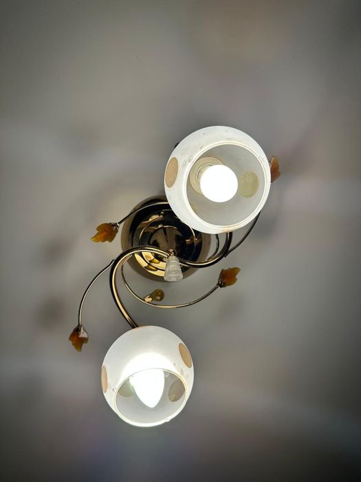 Продам люстру с лампочками