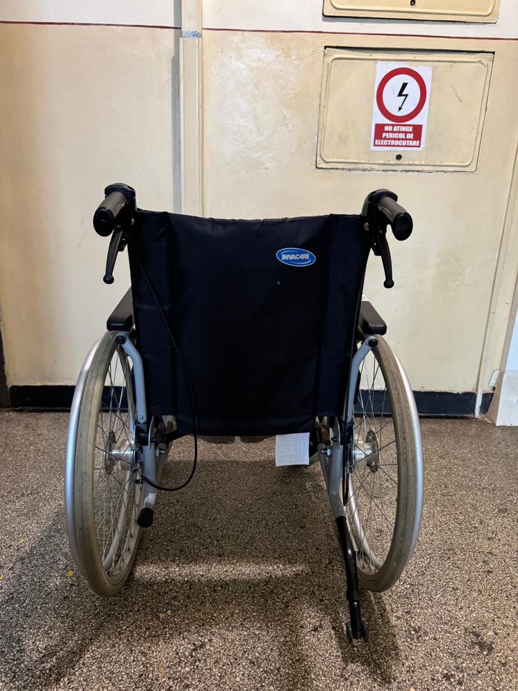Carut scaun rulant handicap dizabilitati 44 cm (ca nou)