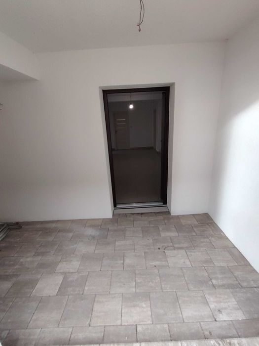 Casa de vânzare în drumul Petrestiului