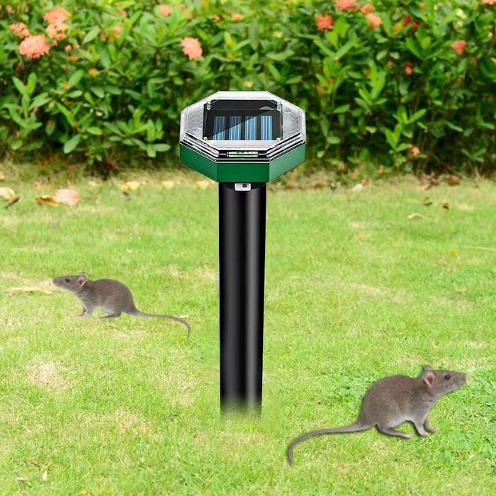 Anti rozatoare sialimentat cu energie solara si ultrasunete