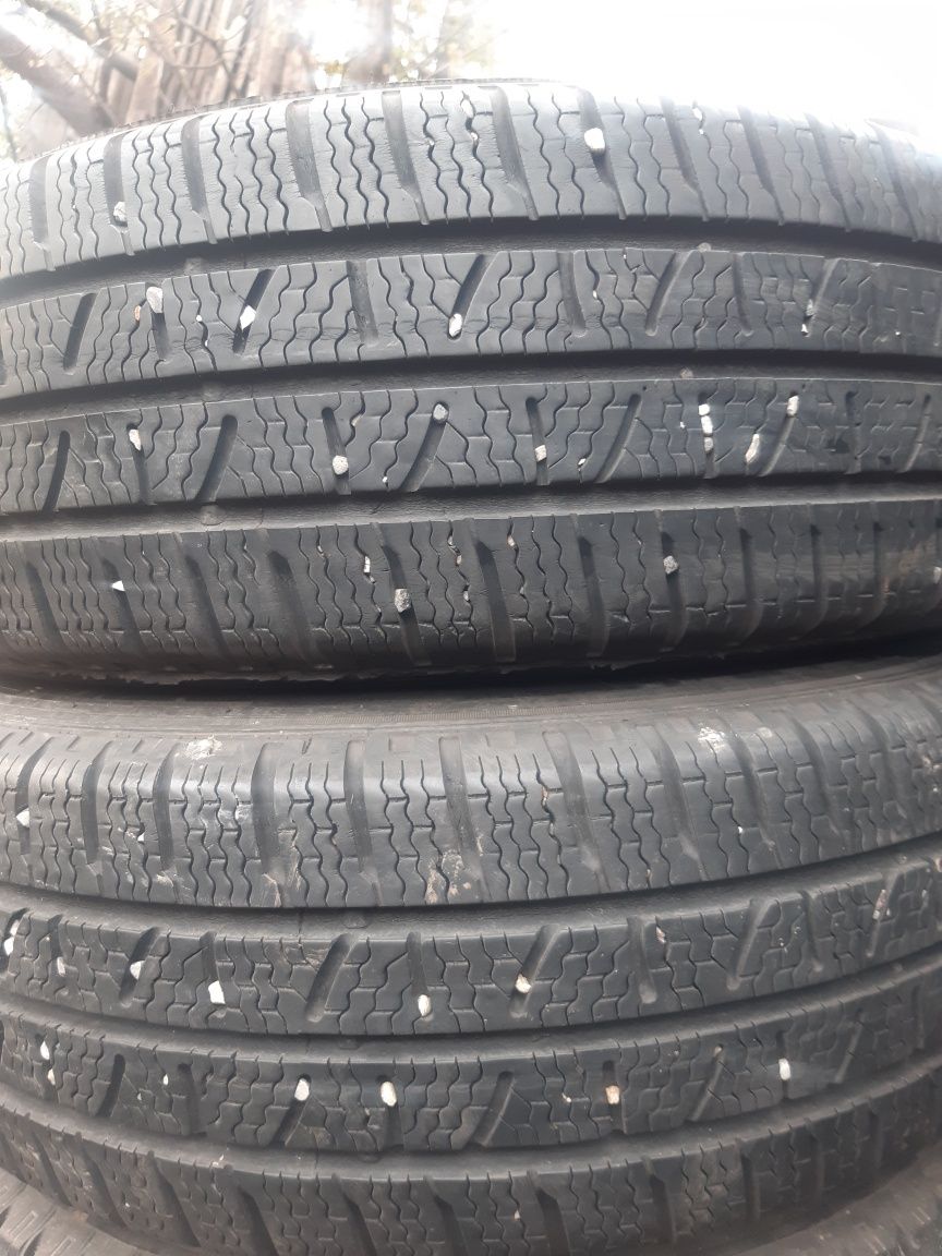 2 anvelope 215/60r16C marca Pirelli preț 460 lei ambele