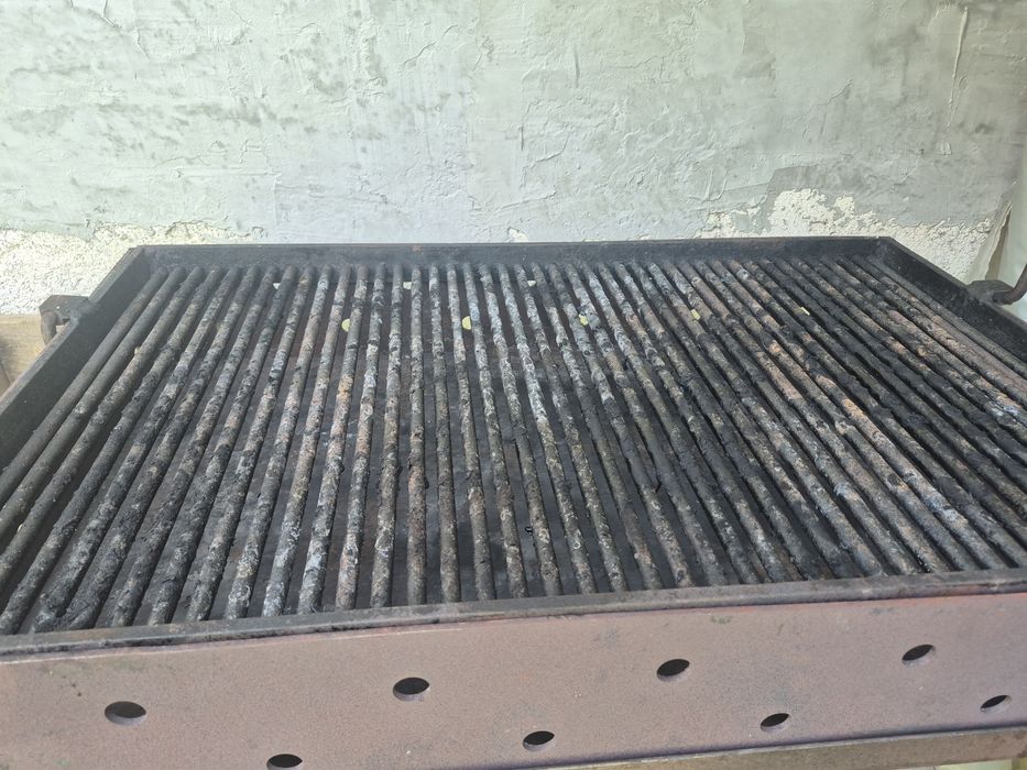 2 Gratare de vanzare din tabla de 4mm