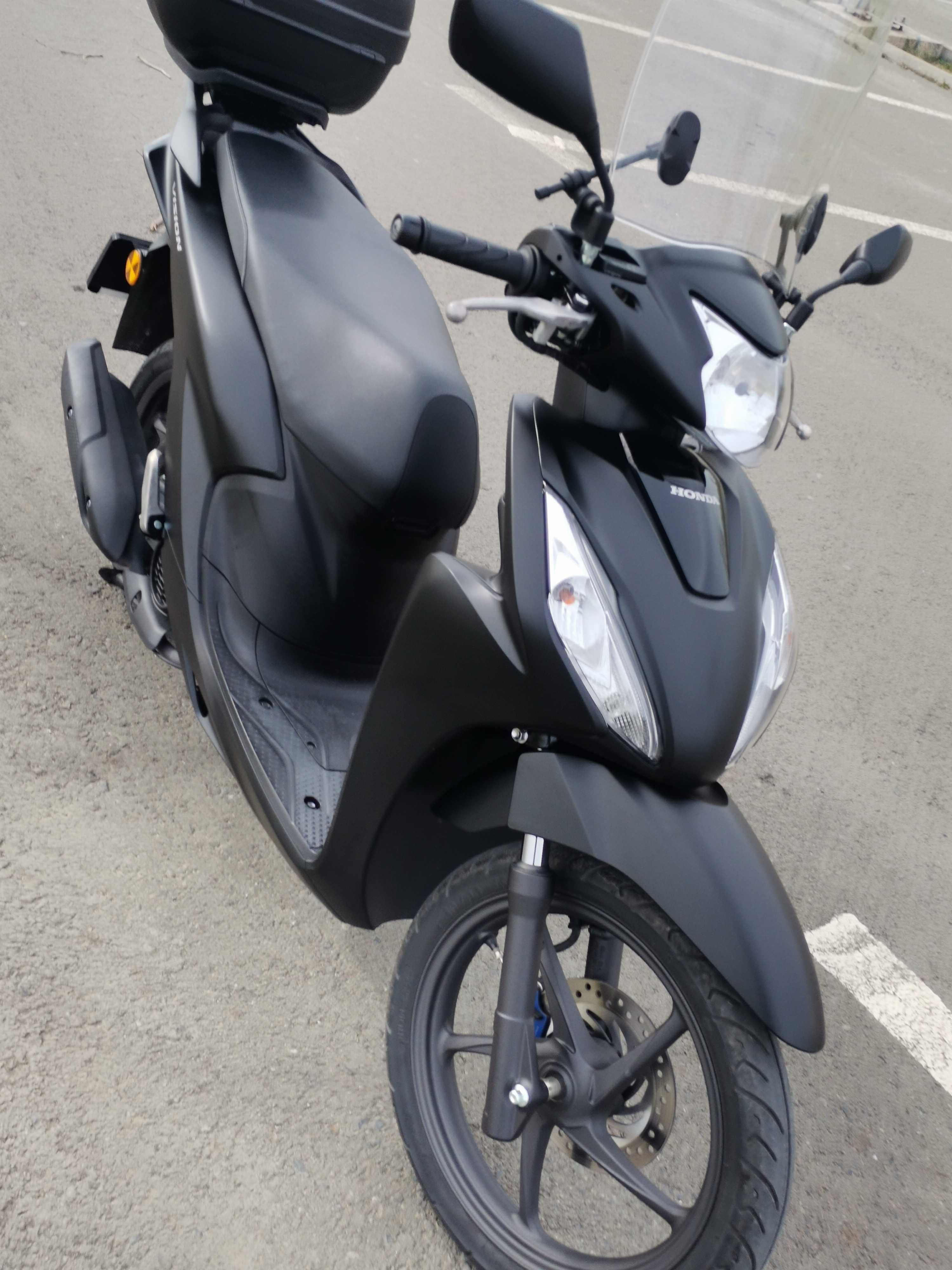scuter Honda Vision NSC 110cc se conduce cu permis B , an 2022