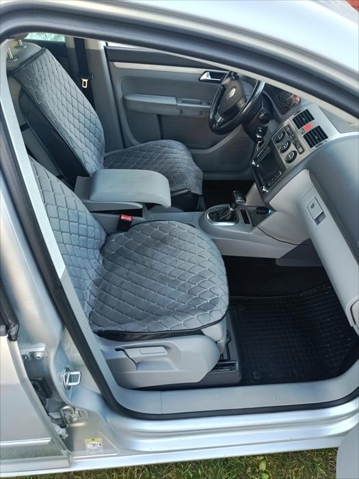 Vând Volkswagen Touran