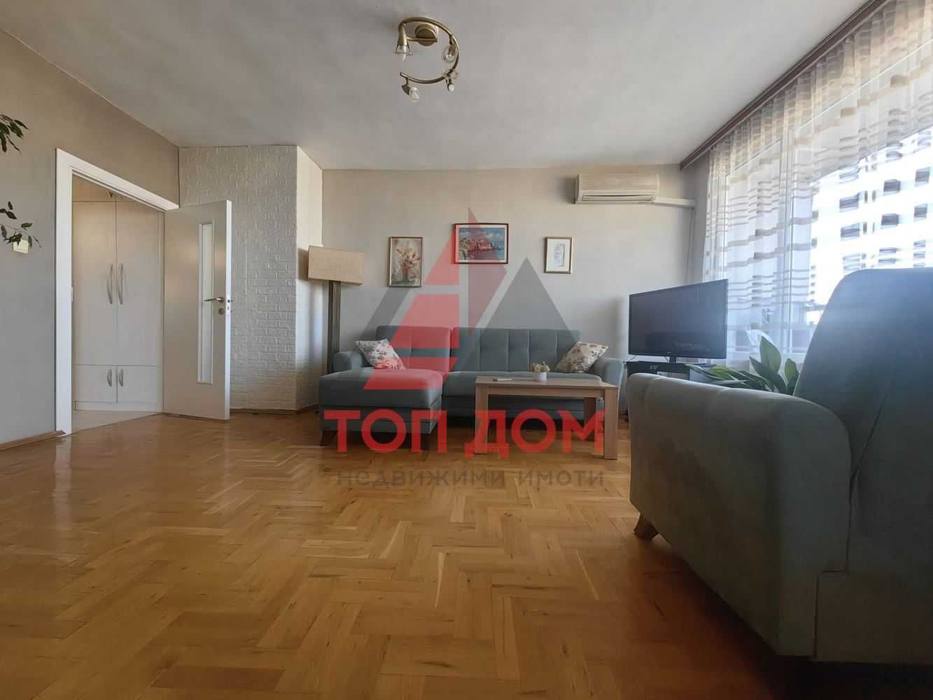 Топ локация! Тристаен! Червен площад! Девети етаж! Асансьор! Код 74807