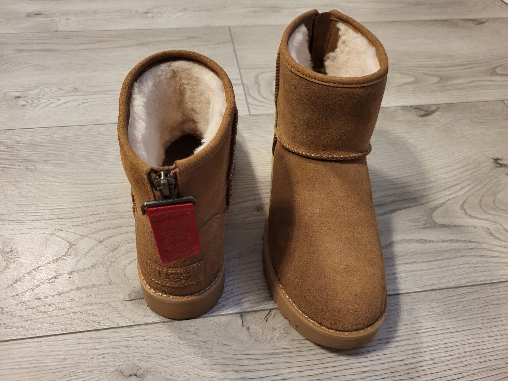 Ghete UGG Clasic Mini