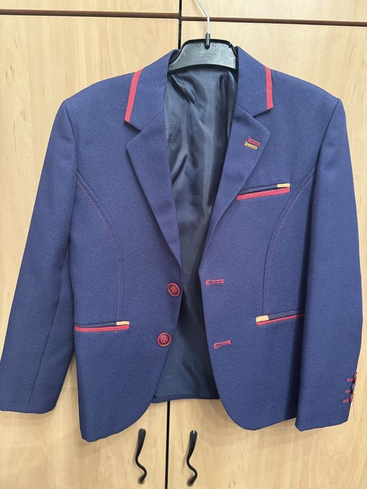 Sacou bleumarin baieti aprox 4-5 ani