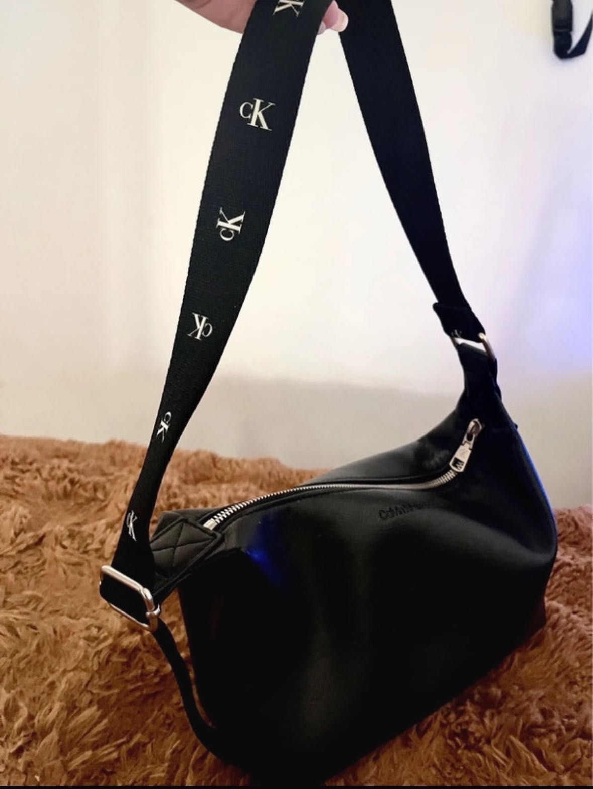Geanta de umar Calvin Klein