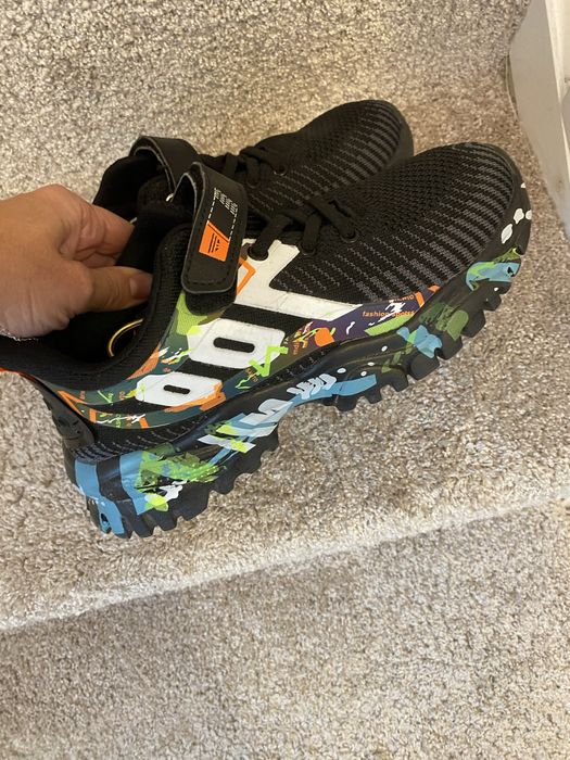 Incaltaminte baiat 38, foarte usori