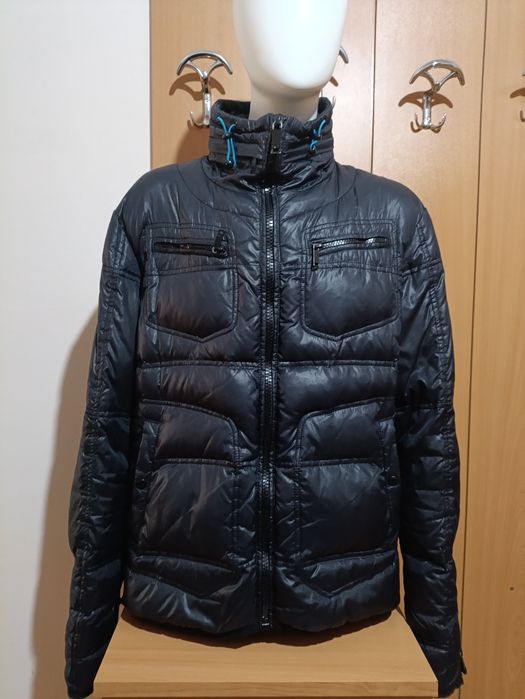 Мъжко яке Diesel,M размер . Якето е в много добро състояние,