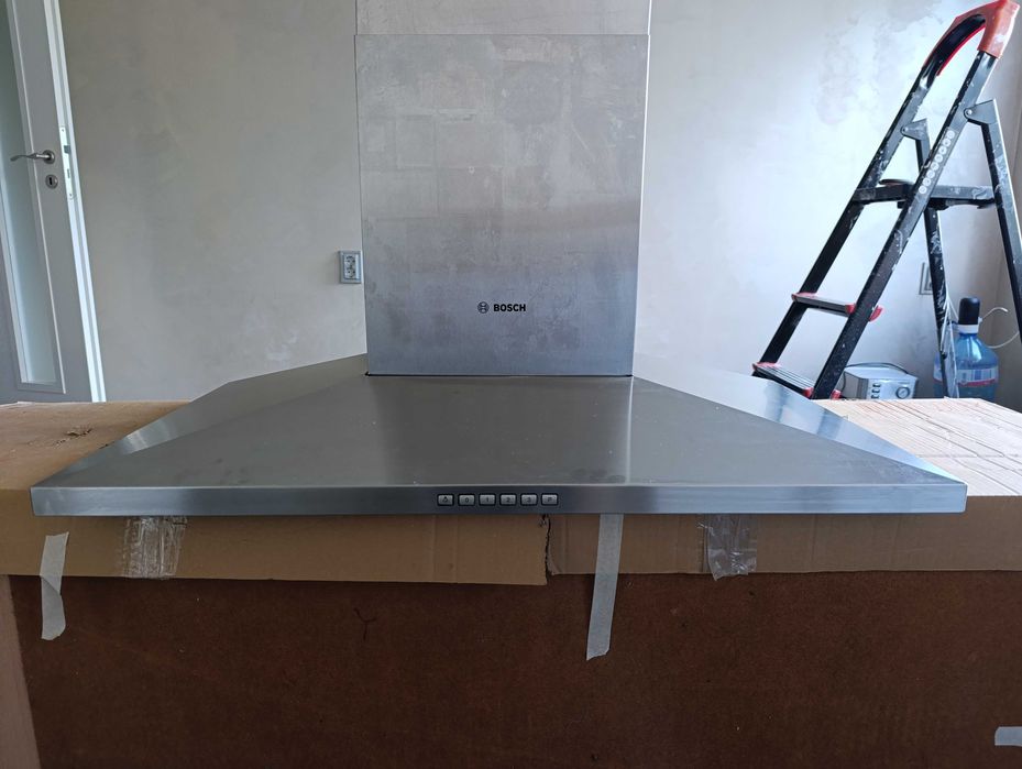 Продавам Абсорбатор Bosch DWW097A50.