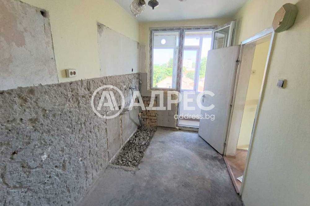 Продава се Тристаен апартамент в Разград, Център - 88 кв.м за 1130 €/кв.м - Снимка #7