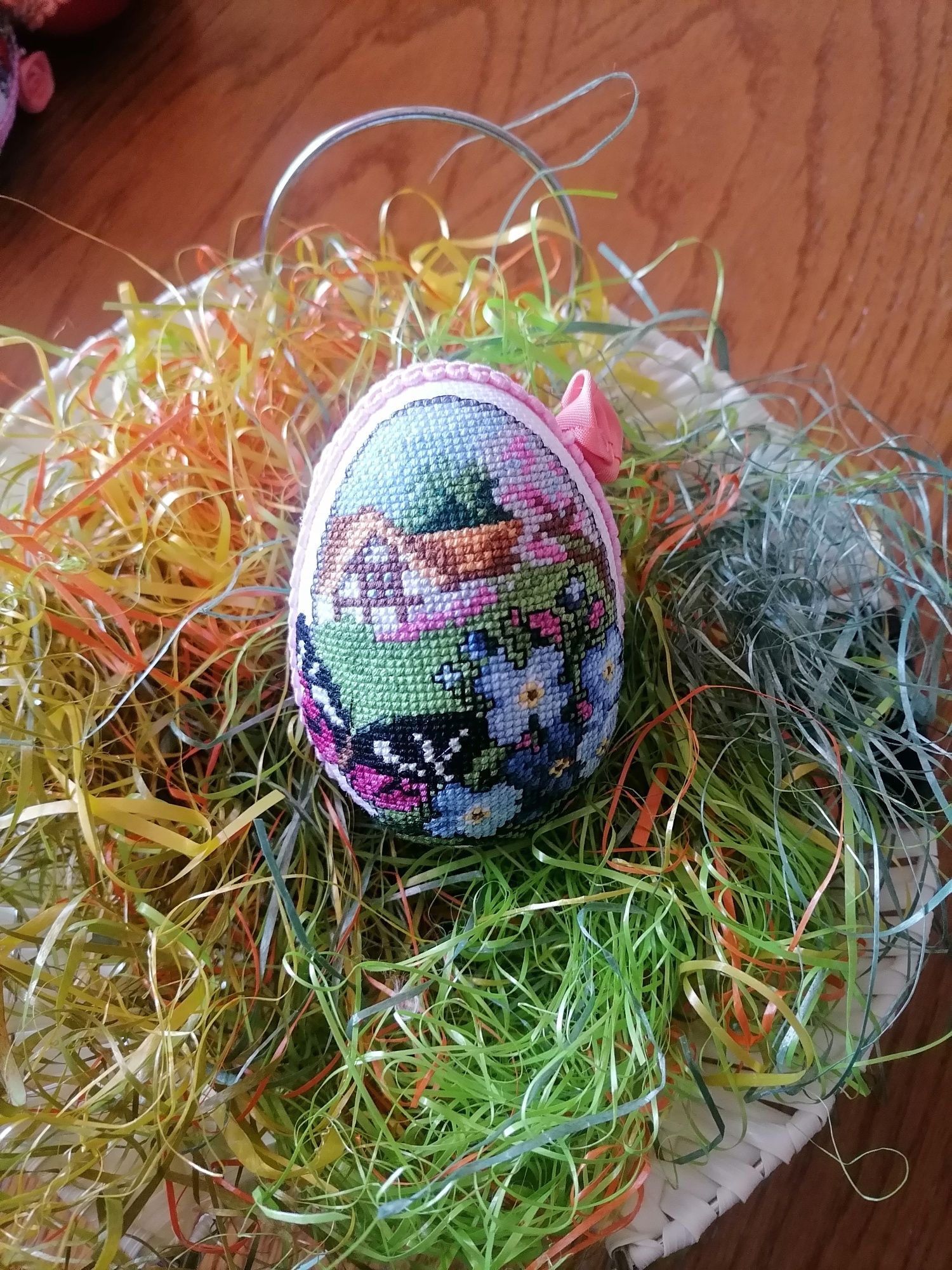 Бродирани яйца за Великден.