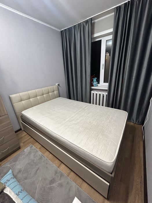 Кровать с матрасом