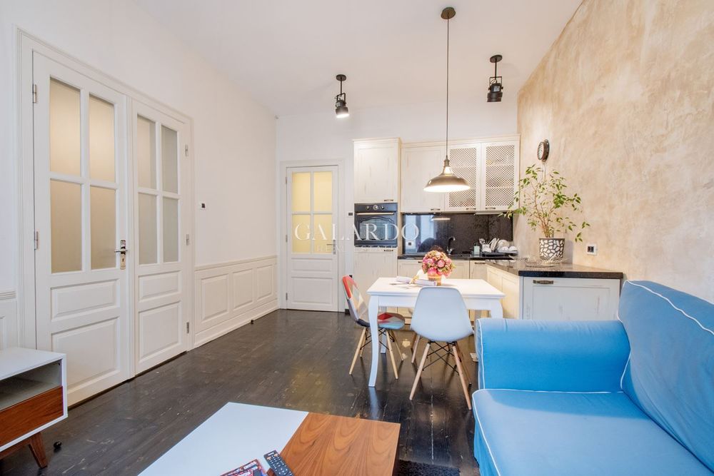 Дава се под наем Двустаен апартамент в София, Център - 60 кв.м за 880 € - Снимка #2