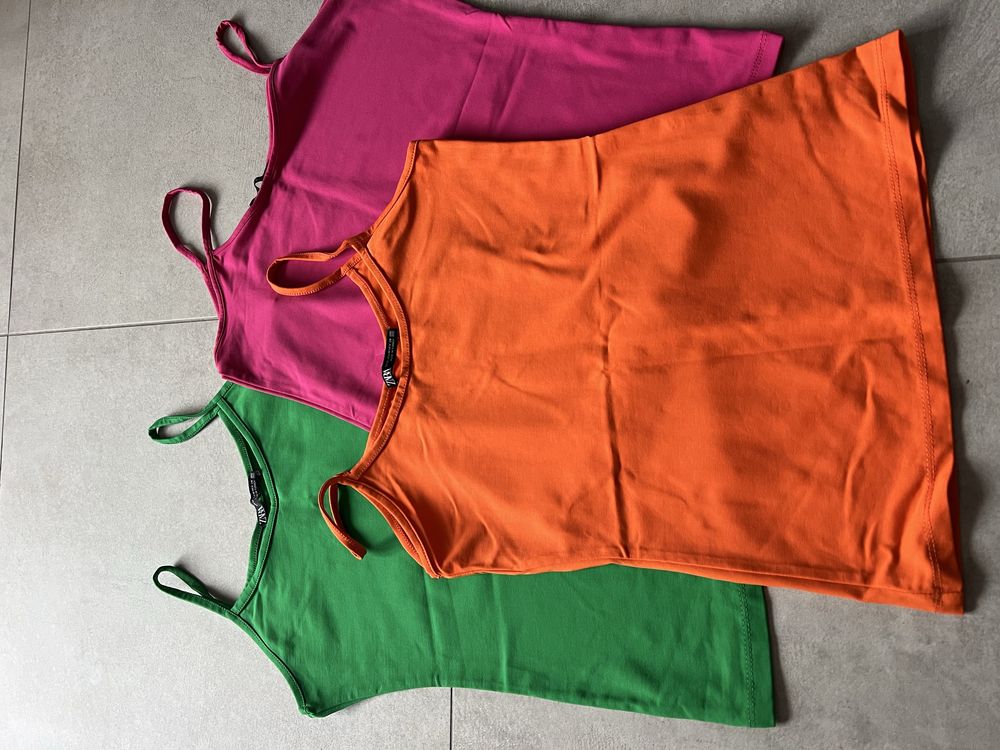 Потници Zara.