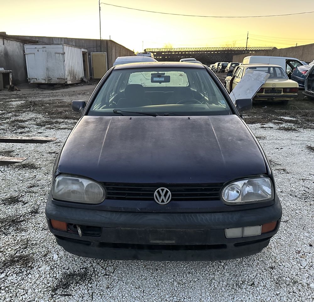 VW Golf 3 на части