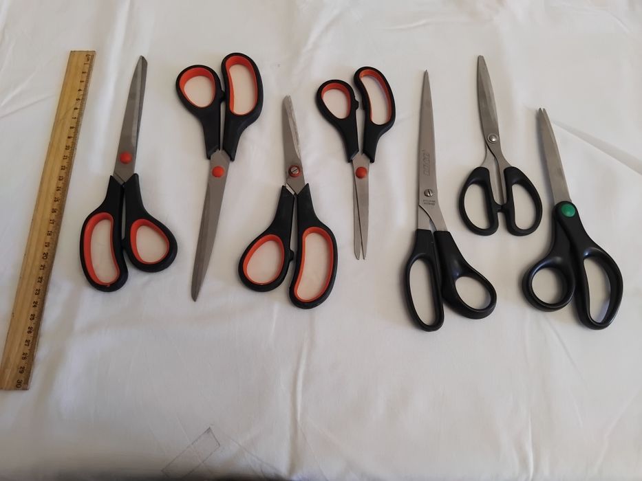 Канцелярские ножницы.