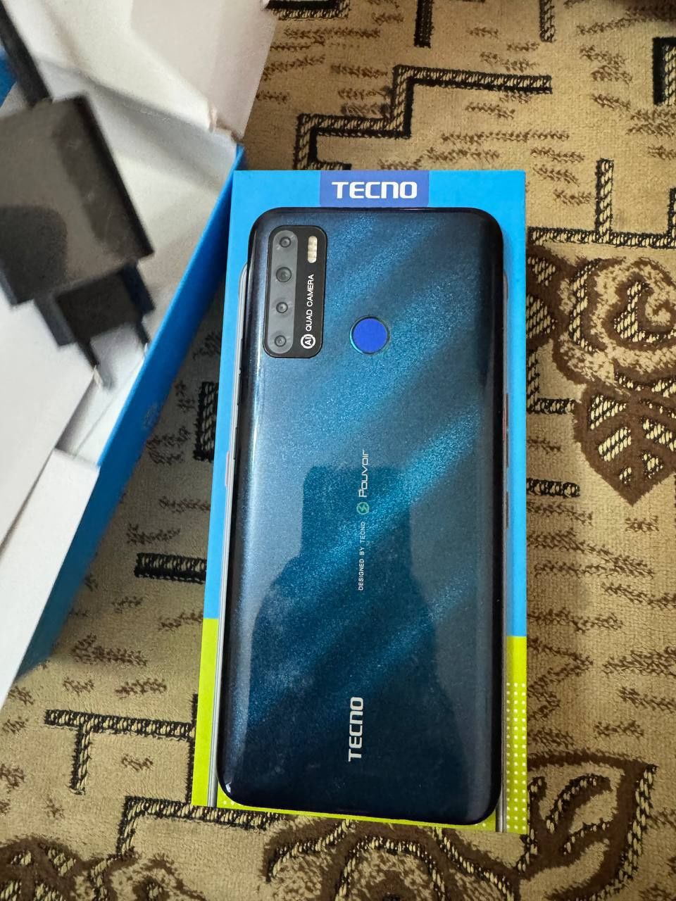 Продам телефон techno 4
