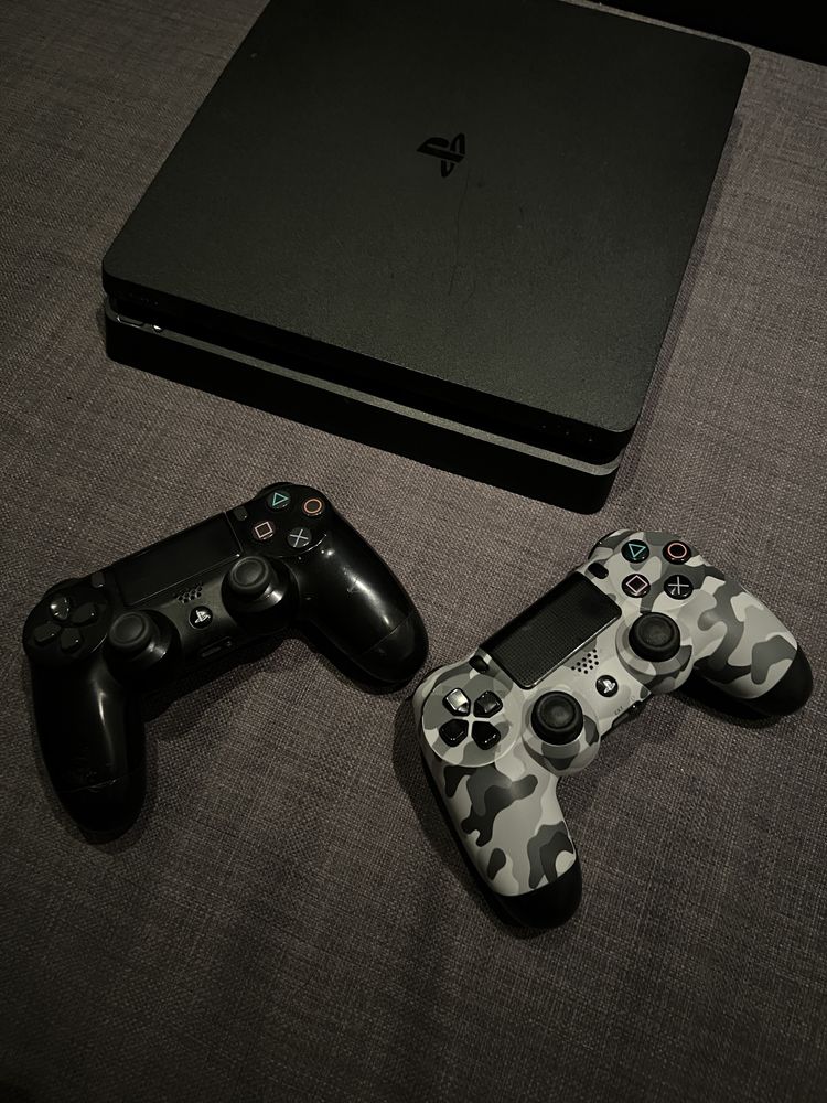 PS4 Slim 500gb с два контролера