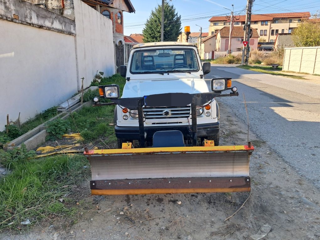 Suzuki Samurai cu Lama de Zapada Si Sararita