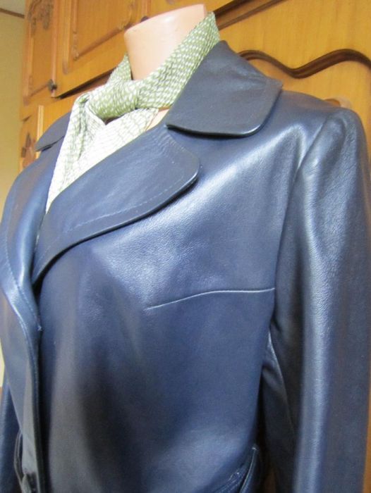 Haina de piele midi marime 44. Noua