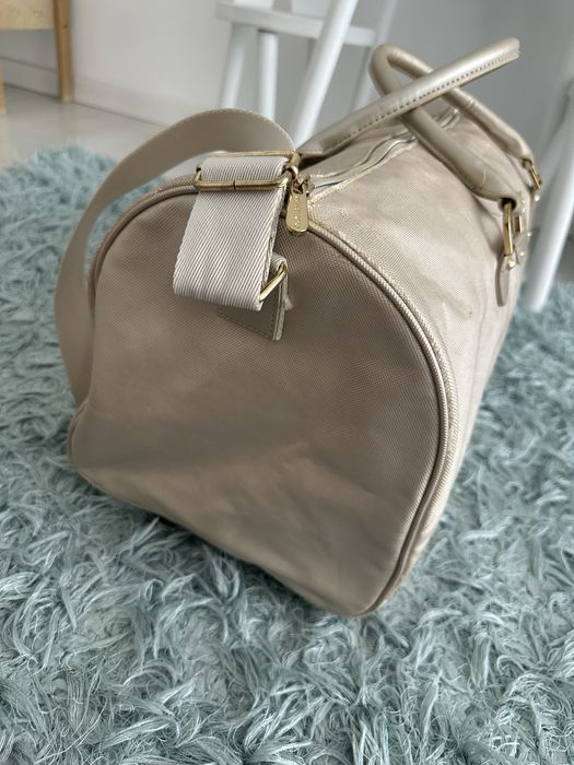 Geanta de voiaj sau sala Michael Kors.