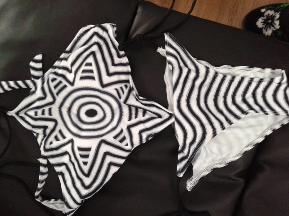 Costum de baie intreg monokini alb/mov cu imprimeu model geometric