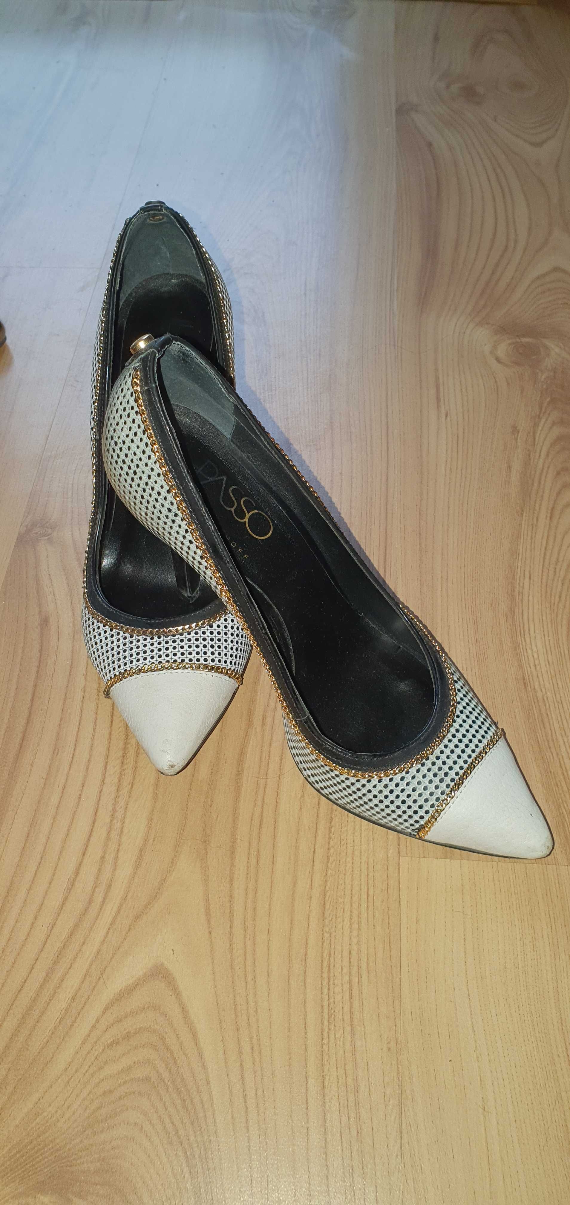 Pantofi stiletto