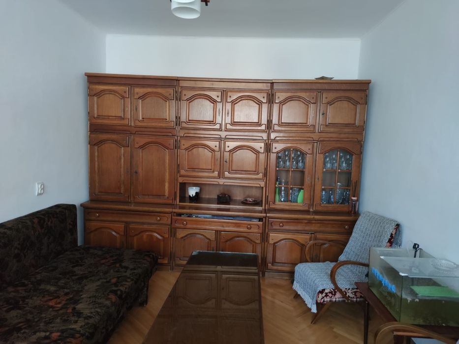 Mobilă din lemn masiv de stejar – Calitate superioară, design elegant