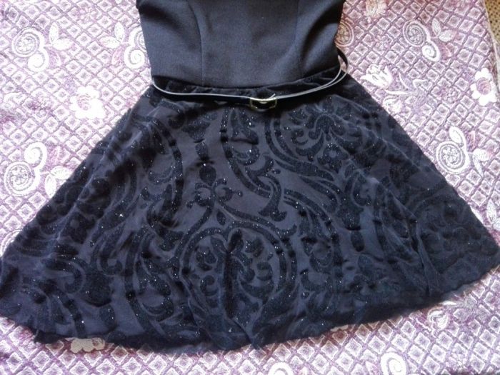 Rochită fetițe varsta 7 ani ,purtata o data, de culoare neagra