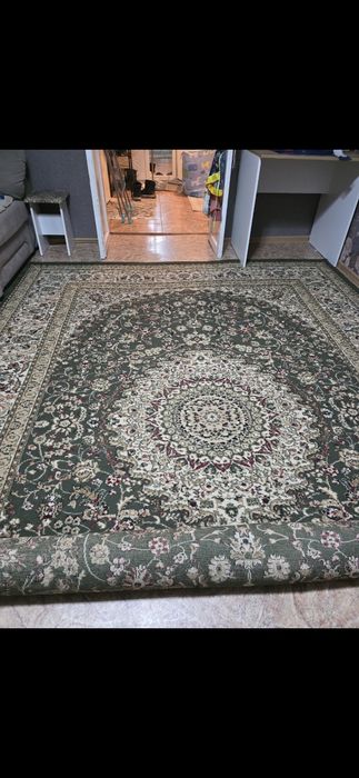 Ковер в идеальном состоянии, срочно продам , размер 2 на 3. Звоните!