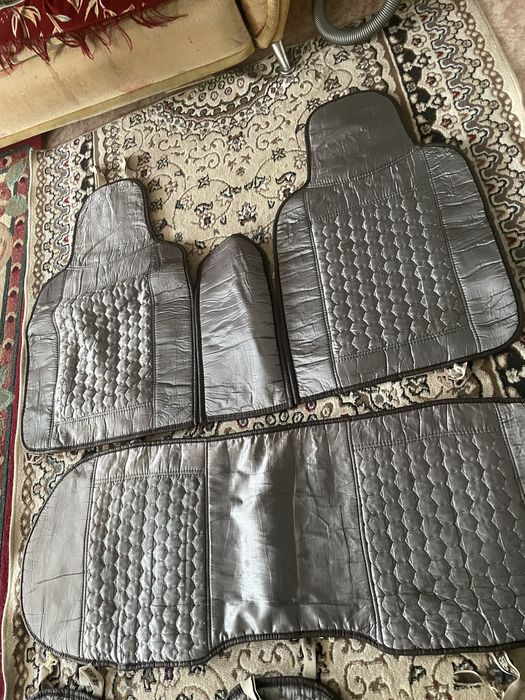 Продам чехол на легковую машину в хорошем состоянии