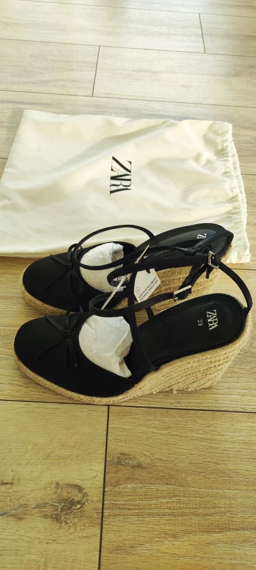 Обувки Zara на платформа номер 39(отговоря на 38)