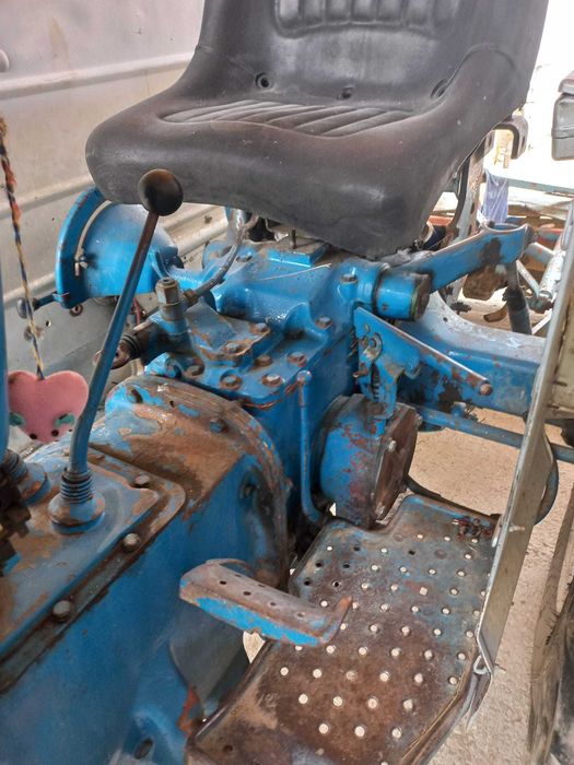 Vand Tractor Ford 3000 in 3 pistoane, 2900cm³,48 de cai,cutie 2 manete