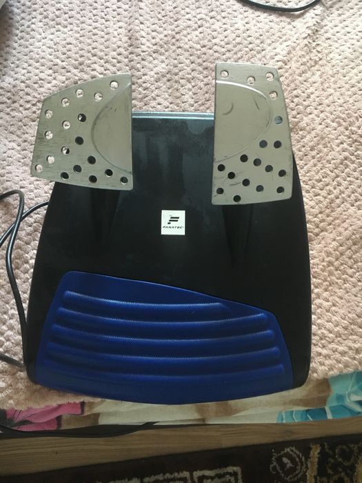 Vând Volan gaming cu pedale