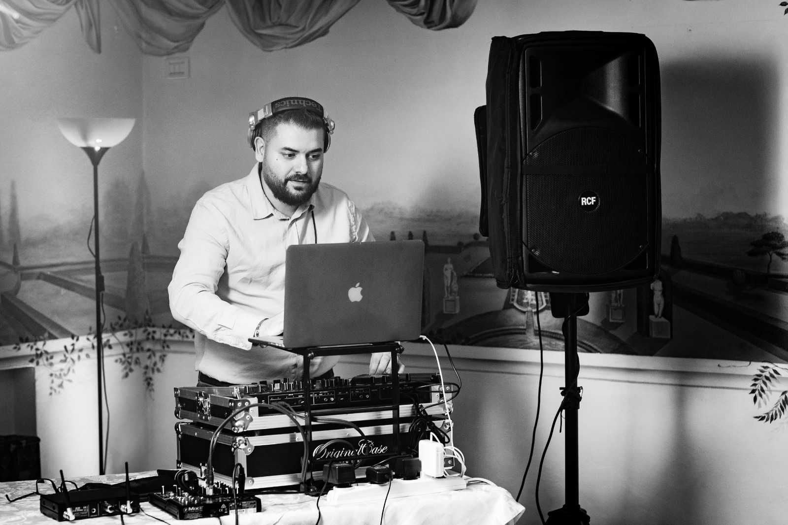 Super DJ cu experienta de 15 ani Petreceri Private Discoteci
