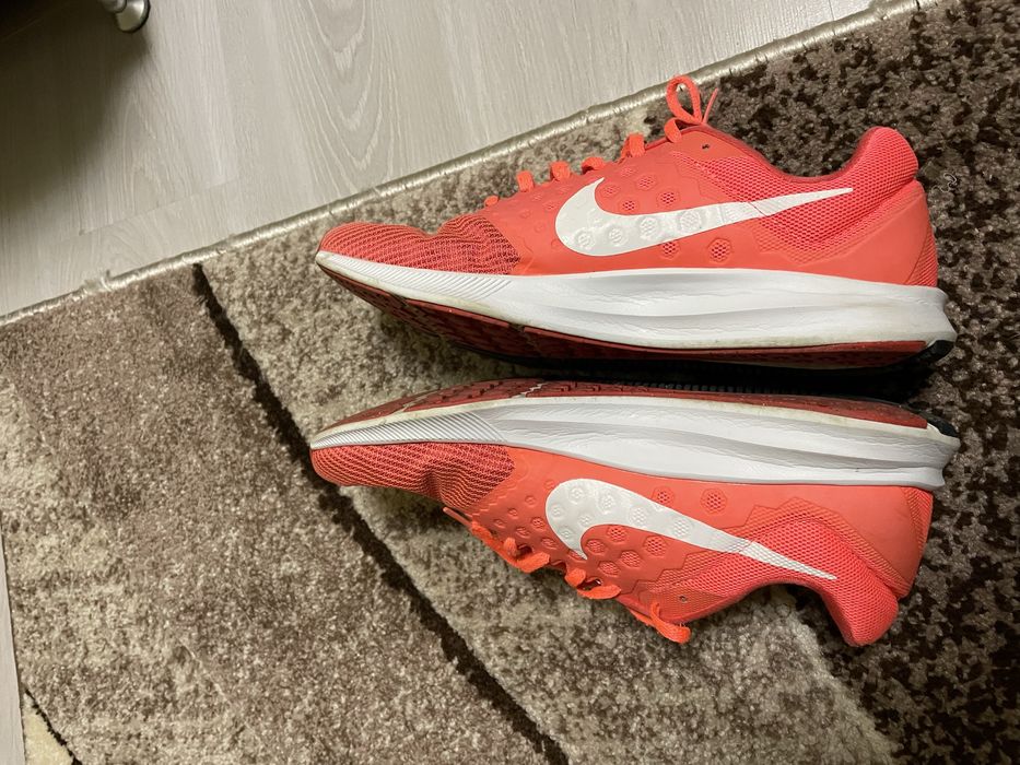 Nike обувки нови