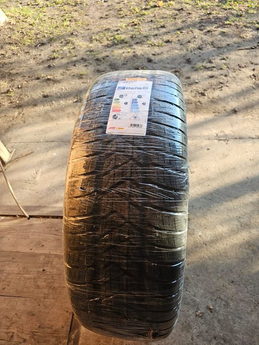 Vând 4 anvelope noi Pirelli Scorpion Winter 235/65 R18 110H DOT 2022,