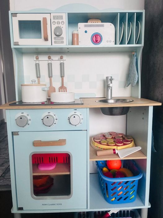 Bucătărie din lemn impecabilă pentru copii