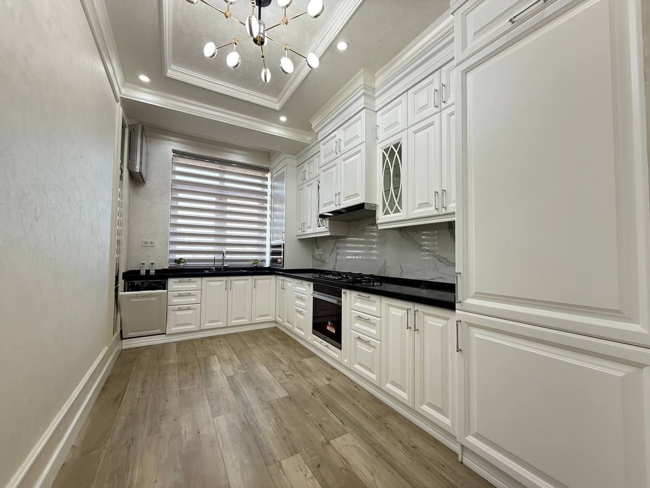 Yakkasaroy. Jk Parisien. GOLDEN Hause4/4/8. 125m2.