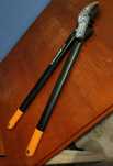Foarfecă crengi Fiskars L77 – ușoară și eficientă