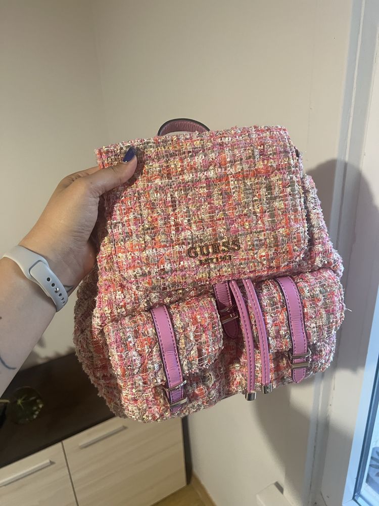 Раница Guess с шарена текстура