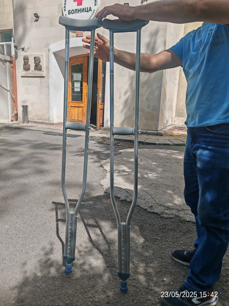 Патерици, подсилени, чисто нови 2 бр