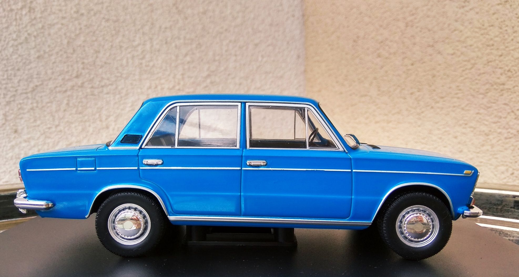 Ретро автомобили LADA 1200  – 1970 г .