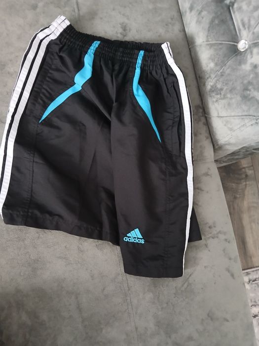 Pantaloni scurti Adidas  barbat