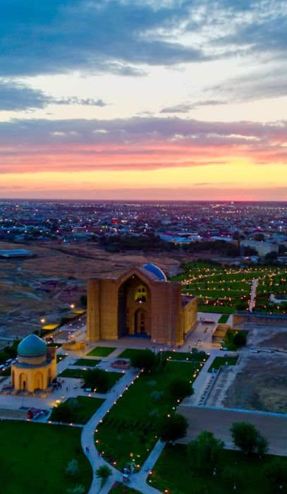 Тур по Туркестану Услуги гида Туркестан