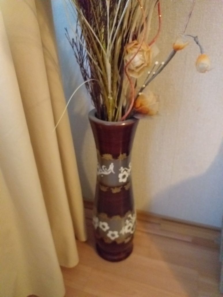 Продам вазу с цветами.