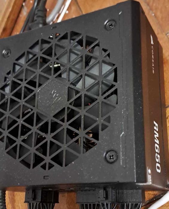 Sursa Corsair RM650, 90% eficienta Gold, 650W ca noua