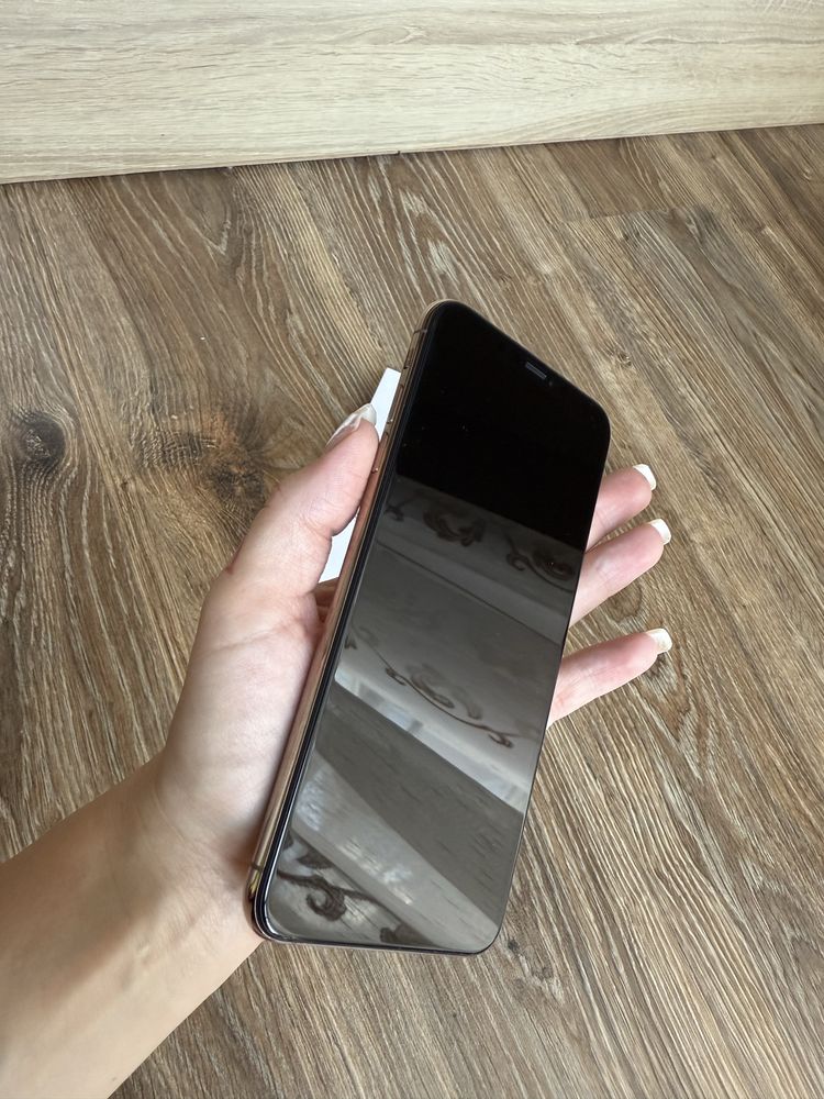 Продавам iPhone XS Max